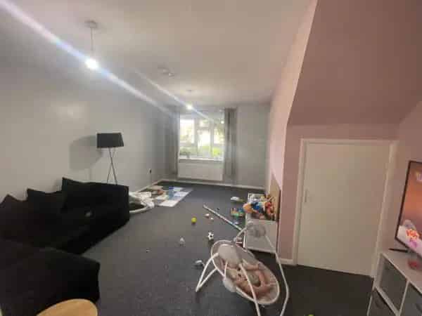 Lovely House New Kitchen Bathroom 2 Car Driveway Large Garden