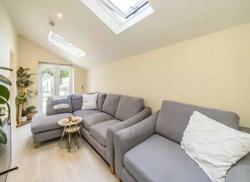 Spacious Ground Floor Garden Flat near Acton Main Line
