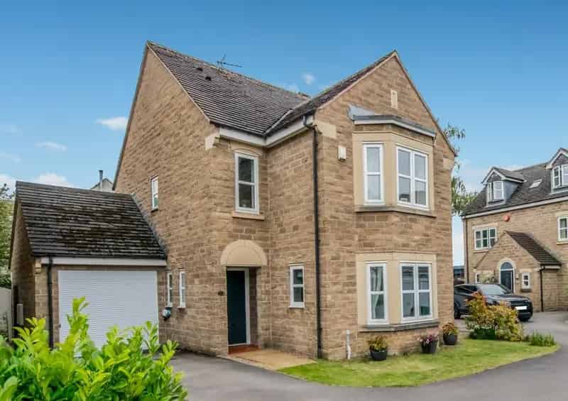 4 Bedroom Detached House for Sale Birkenshaw
