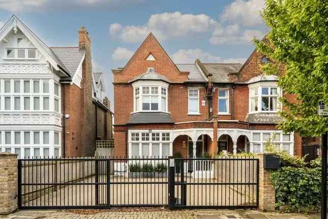 Six Bedroom Edwardian House with Garden and Parking