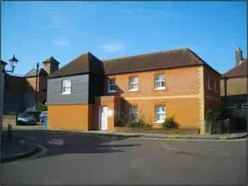 Detached Office Building Town Centre 4 Car Spaces Available January 2025