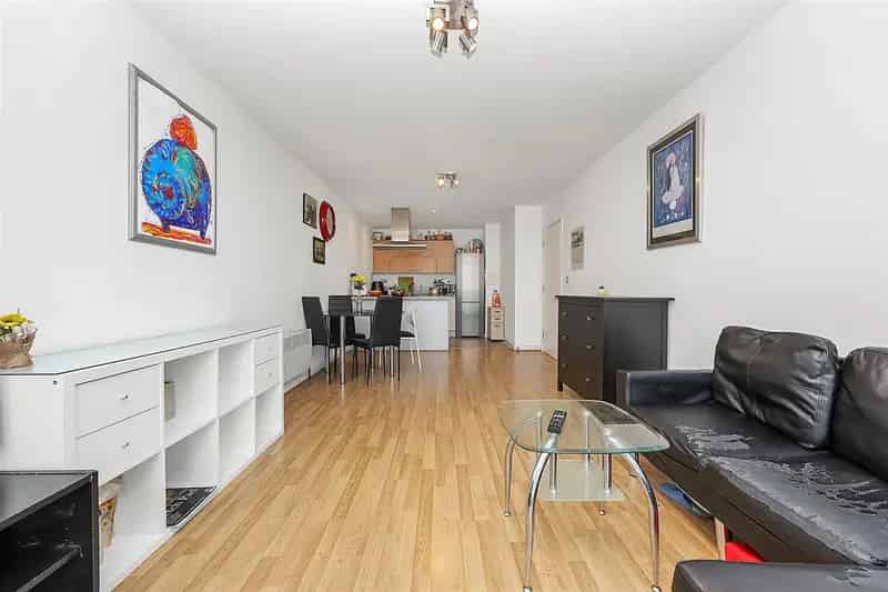 2 Bedroom Flat to Rent Stratford - Stunning Views - Short Term Let