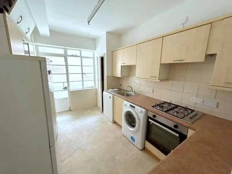 2 Bed Flat for Sale near Regents Park