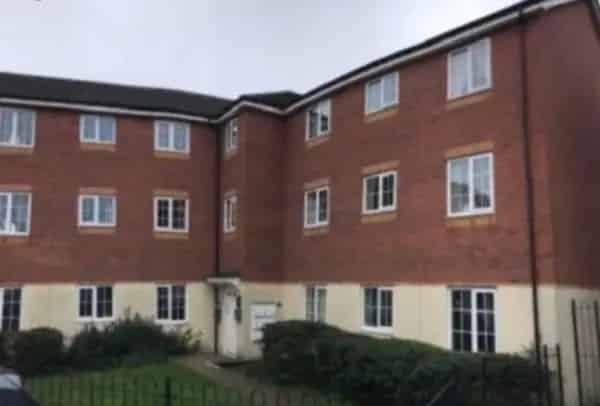 2 Bed Ground Floor Apartment with Communal Gardens and Parking