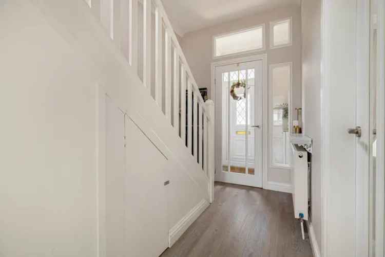 3 Bedroom Semi Detached Villa Giffnock