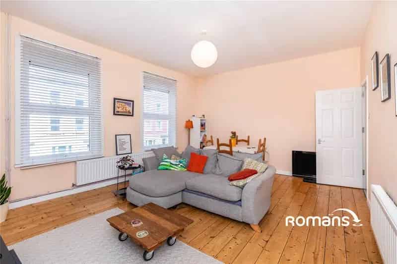 2 Bedroom Flat Modern Open Plan High Ceilings