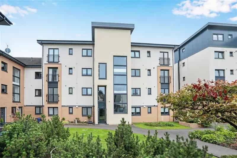 2 Bed Flat - Others with 1 Reception Room