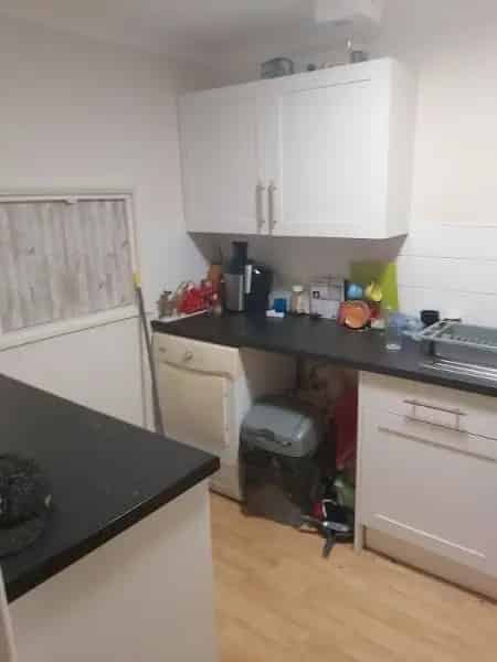Spacious One Bedroom Flat Near Train Station