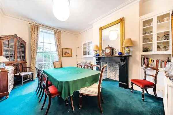 Elegant Georgian Townhouse in Halesworth with 1.7 Acres