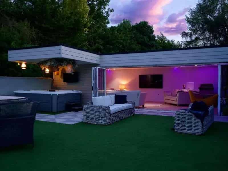 5 Bed Detached House for Sale in Green Curve Banstead