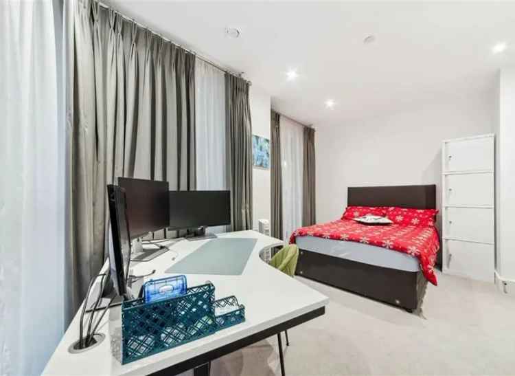 Modern 2-Bedroom Apartment with Winter Garden and Gym Access