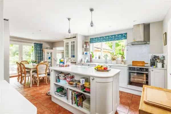 Family Home with Garden and Stream Access