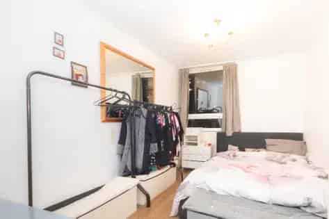 2 Bedroom 73m² Flat in London