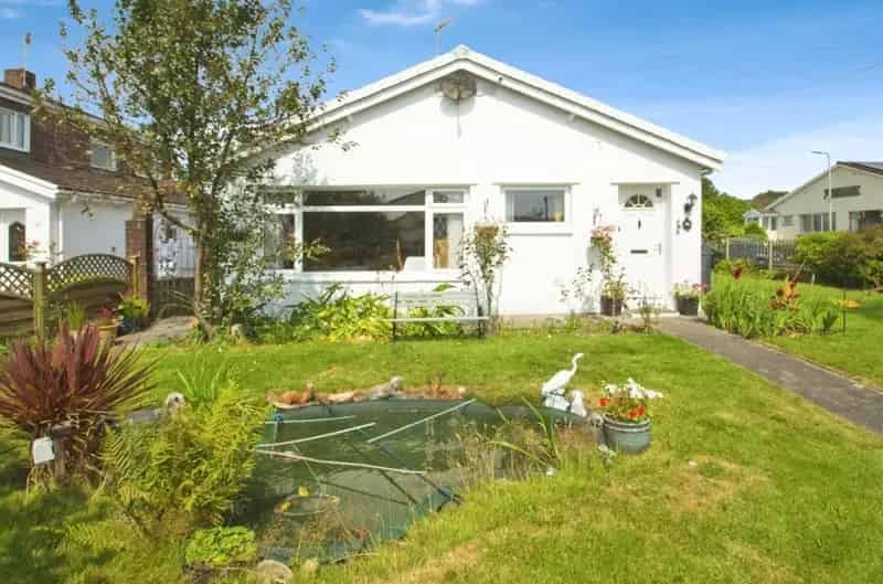 3 Bedroom Detached Bungalow near Bridgend