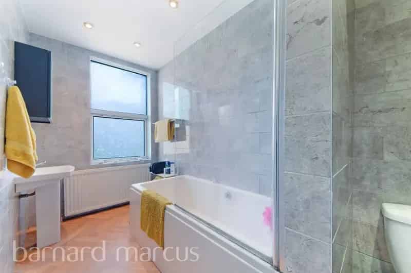 Victorian Conversion Flat Zero Deposit Available
