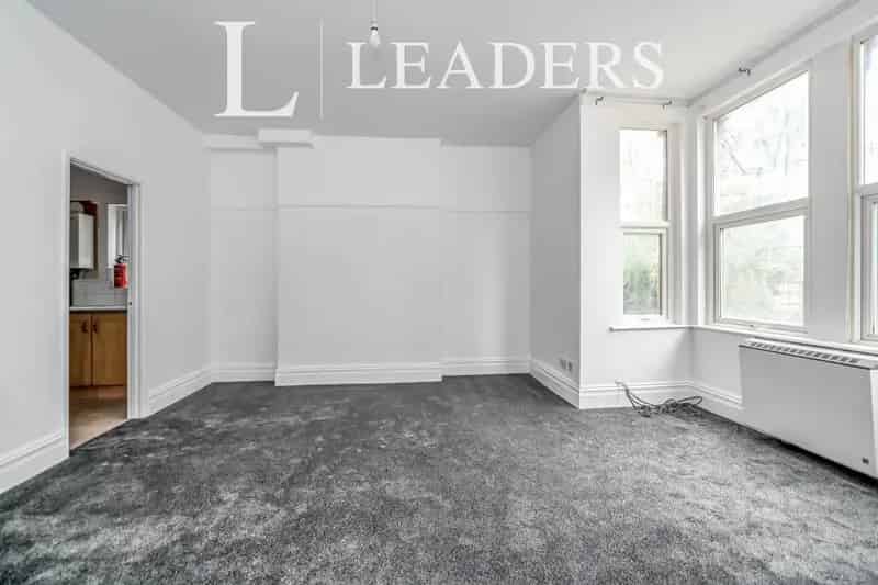 1 Bedroom Flat near Bedford Town Centre - No Deposit Option Available