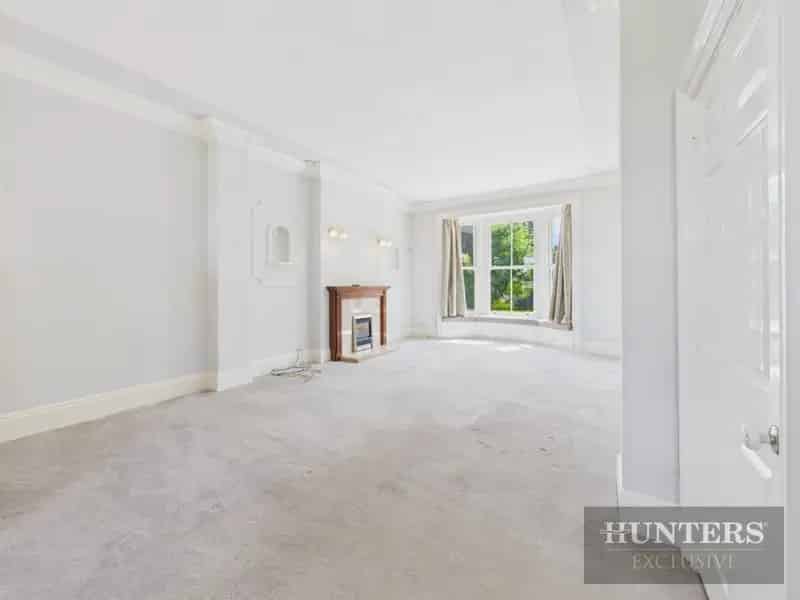 6 Bedroom Detached House for Sale in Scalby