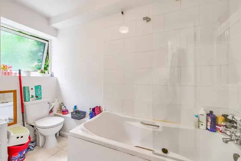 1 Bedroom Flat Near Earls Court Underground