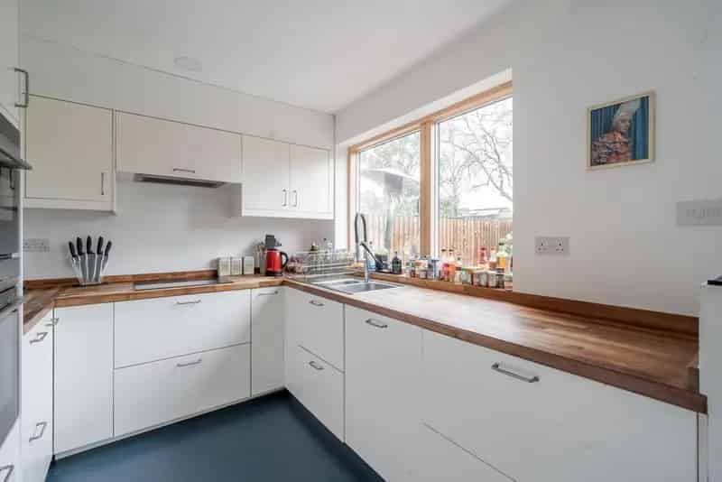 4 Double Bedroom Family House Extended and Refurbished