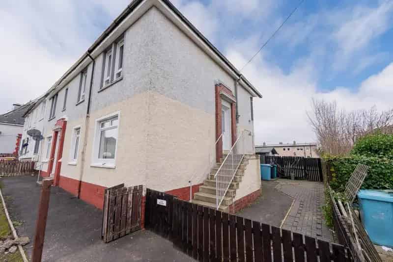 4 Bedroom Flat for Sale in Uddingston