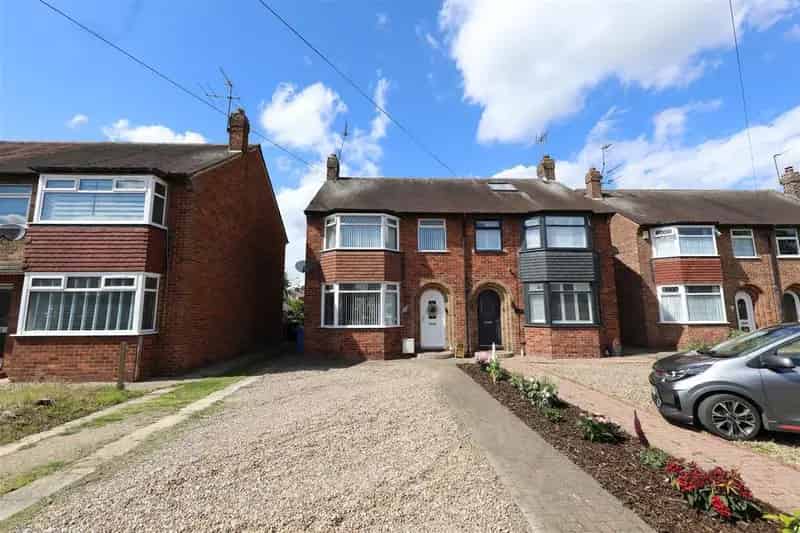 3 Bedroom Semi-Detached House for Sale