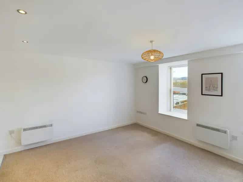 1 Bed Apartment in Mold Town Centre with Open Country Views