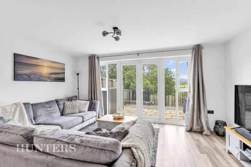 4 Bed Semi Detached House for Sale