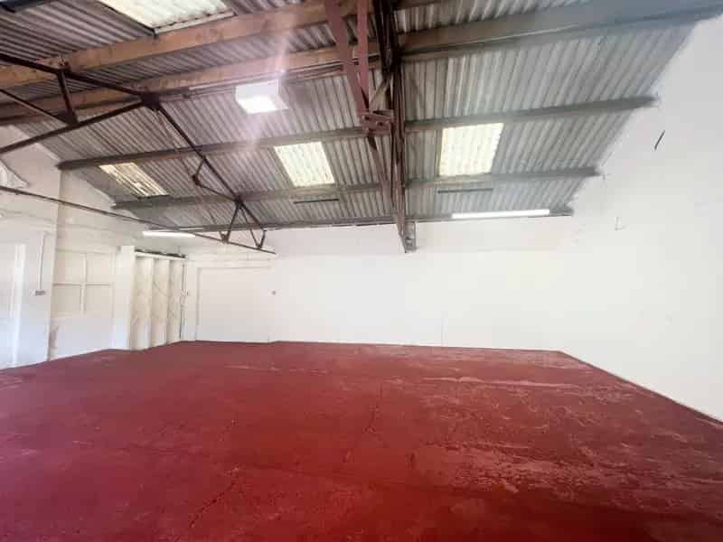 1229 sq ft Unit to Lease - Newly Refurbished