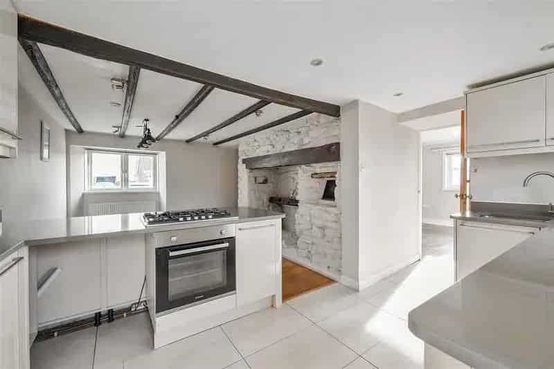 4 Bedroom Semi Detached House To Rent