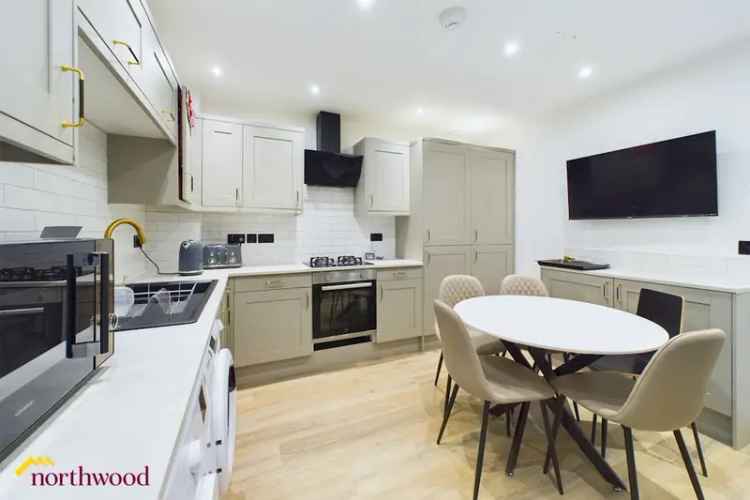 Double Bedroom with Ensuite Shower Room and Bills Included