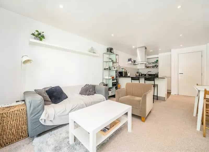 Large Two Bedroom Apartment Near Lambeth North and Waterloo