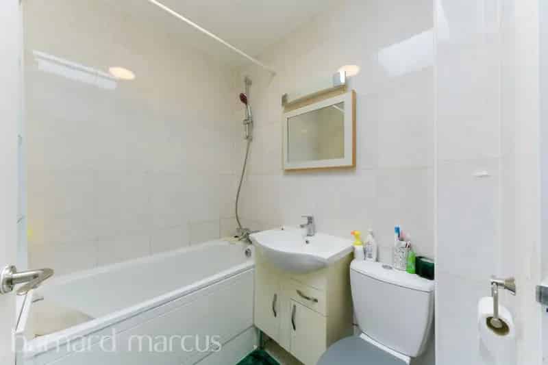 2 Bed House Near Clapham Junction Station