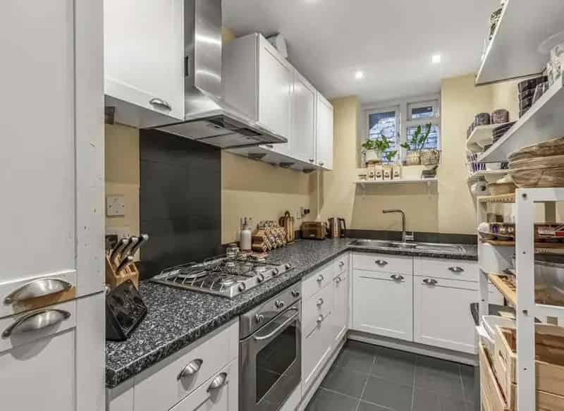 2 Bedroom Garden Flat Hammersmith Grove Off Street Parking