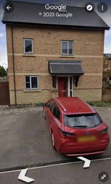 4 Bedroom 3 Storey House with Garden