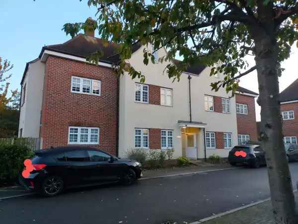 Flat For Rent in Borough of Spelthorne, England