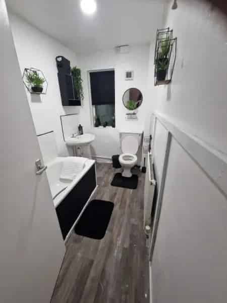 Lovely Spacious Flat with Large Living Room