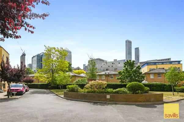 Two Bedroom Apartment Canary Wharf 790 Sq Ft