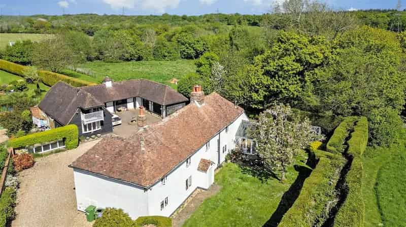 5 Bedroom Detached Farmhouse with Annexe and Stables