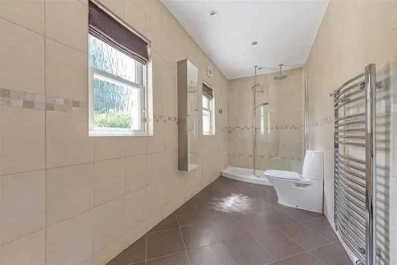 7 bed house for sale