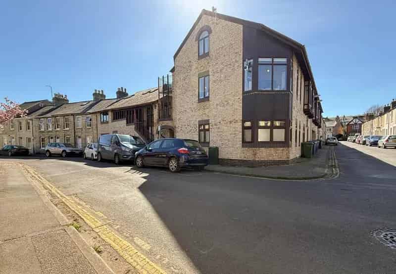 1 Bedroom Apartment for Sale - Modern Duplex, City Centre Location