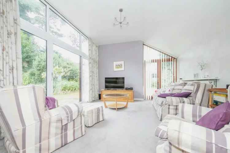 3 Bed 2 Bath House with Stunning Garden Ample Parking Modern Kitchen