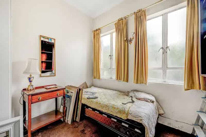 Freehold Mews House 3 Beds 2 Baths Permit Parking Roof Terrace Potential
