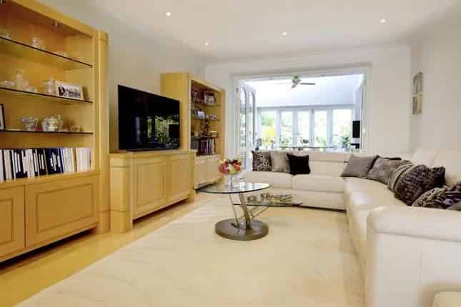 Semi-detached House for Sale Carlyle Close N2