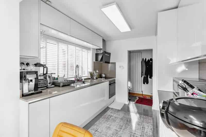 Refurbished 2-Bed Semi-Detached Bungalow in The Pyghtles