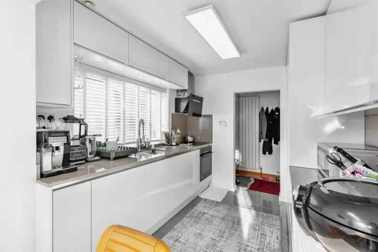 Refurbished 2-Bed Semi-Detached Bungalow in The Pyghtles