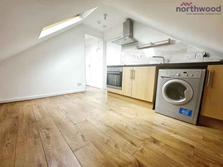 1 Bedroom Flat to Rent Top Floor Modern Shower Room Excellent Transport Links