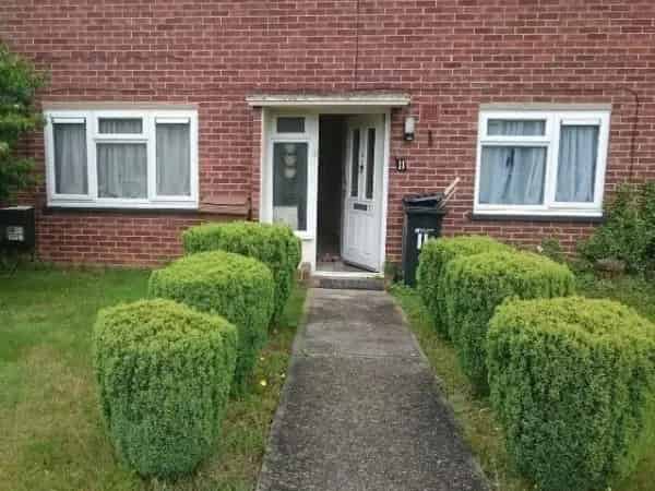 2 Bed Ground Floor Maisonette with Private Gardens