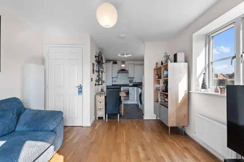2 Bed Top Floor Apartment For Sale