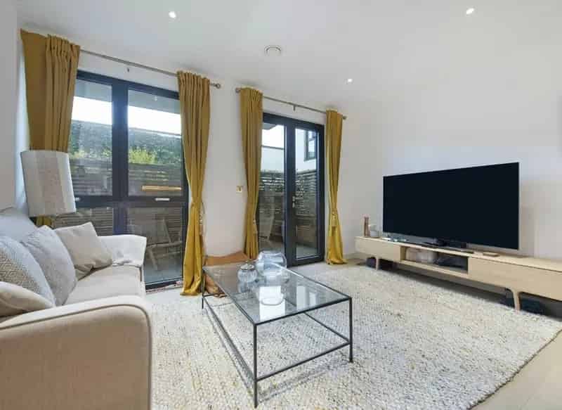 Spacious One Bedroom Apartment with Private Terrace and Concierge