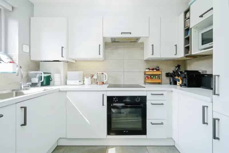 2 Bed House With Modern Kitchen and Garden